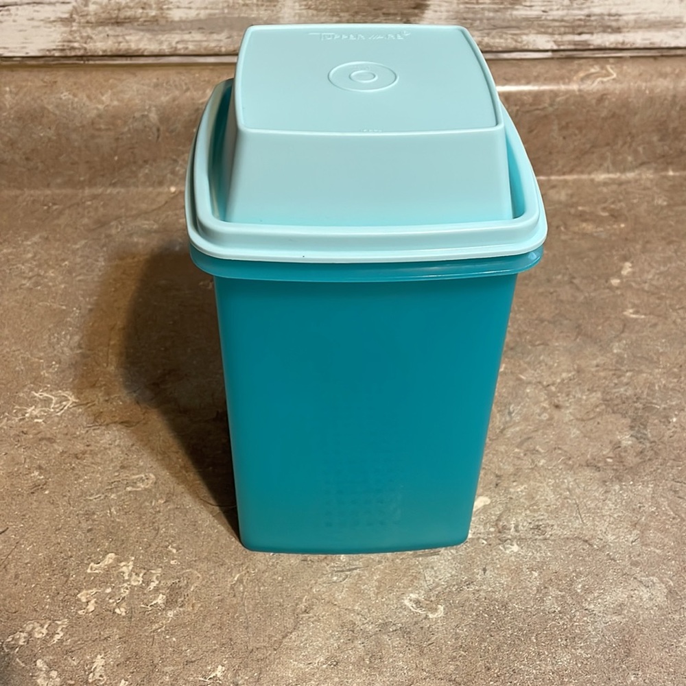 Tupperware Pick-a-Deli Container - Picture 4 of 7